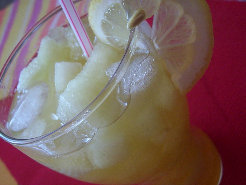 Ananasovo-melounový nápoj