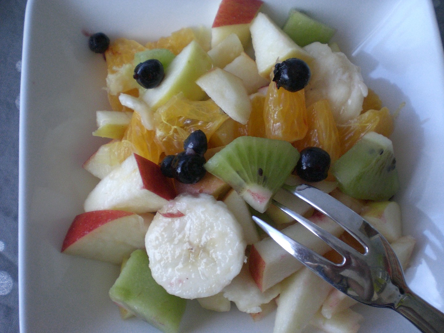 Barevný ovocný salát