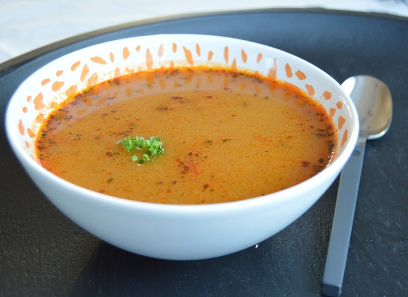 Bramborová polévka s mrkví a hráškem