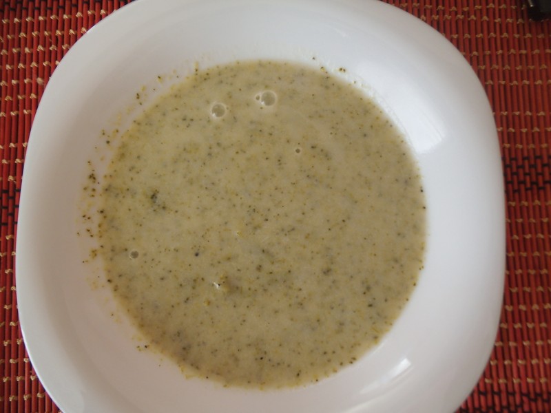 Brokolicová polévka s česnekem
