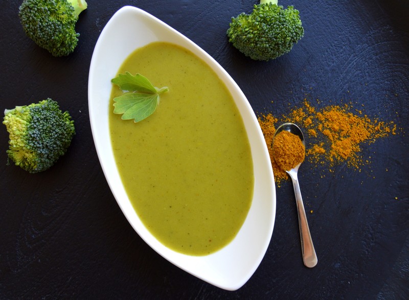 Brokolicová polévka s kari