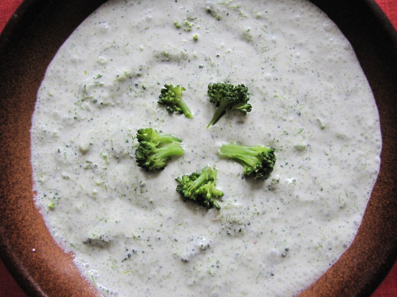 Brokolicová polévka s kysanou smetanou
