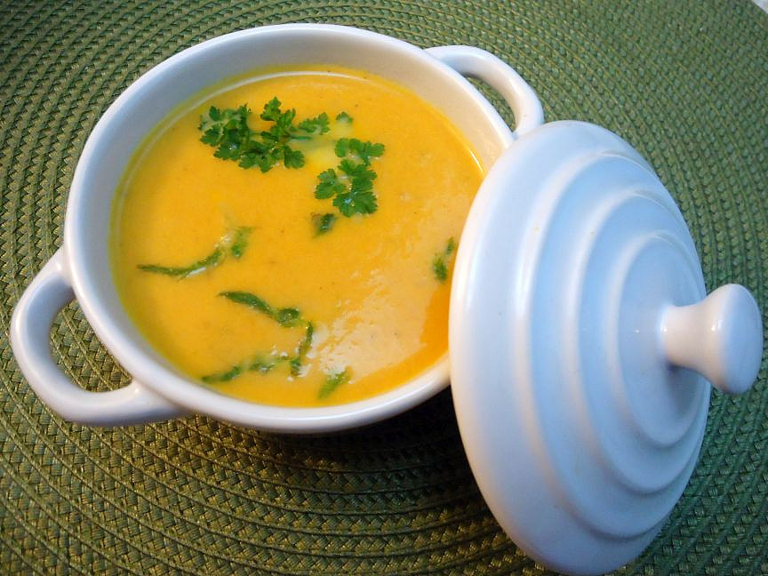 Fenyklovo-mrkvová polévka se smetanou
