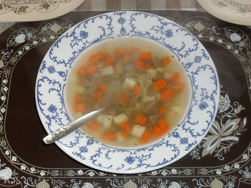 Hovězí polévka s nudlemi