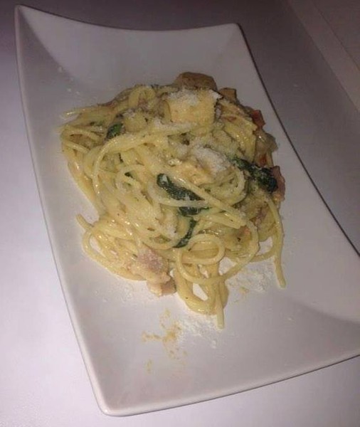 Italské špagety s listovým špenátem a parmazánem