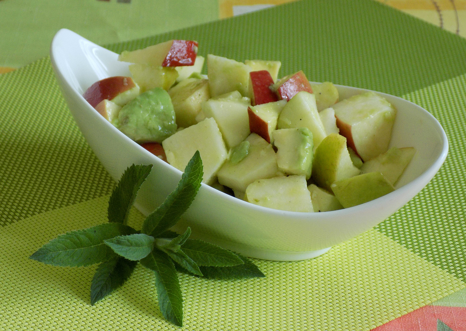 Jablečno-avokádový salát