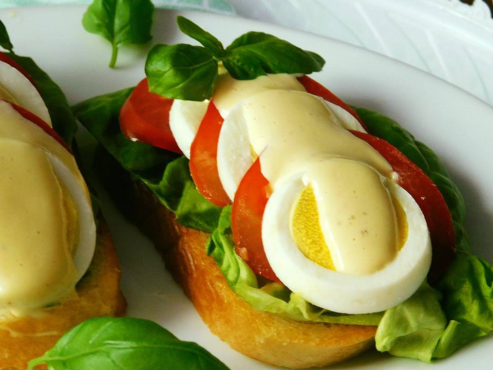 Jednoduché chlebíčky s vejci a majonézovým přelivem