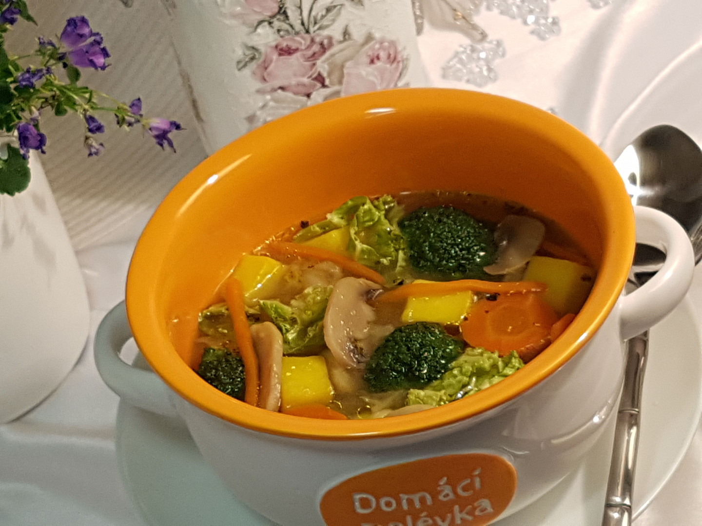 Kapustovo-brokolicová polévka se žampiony