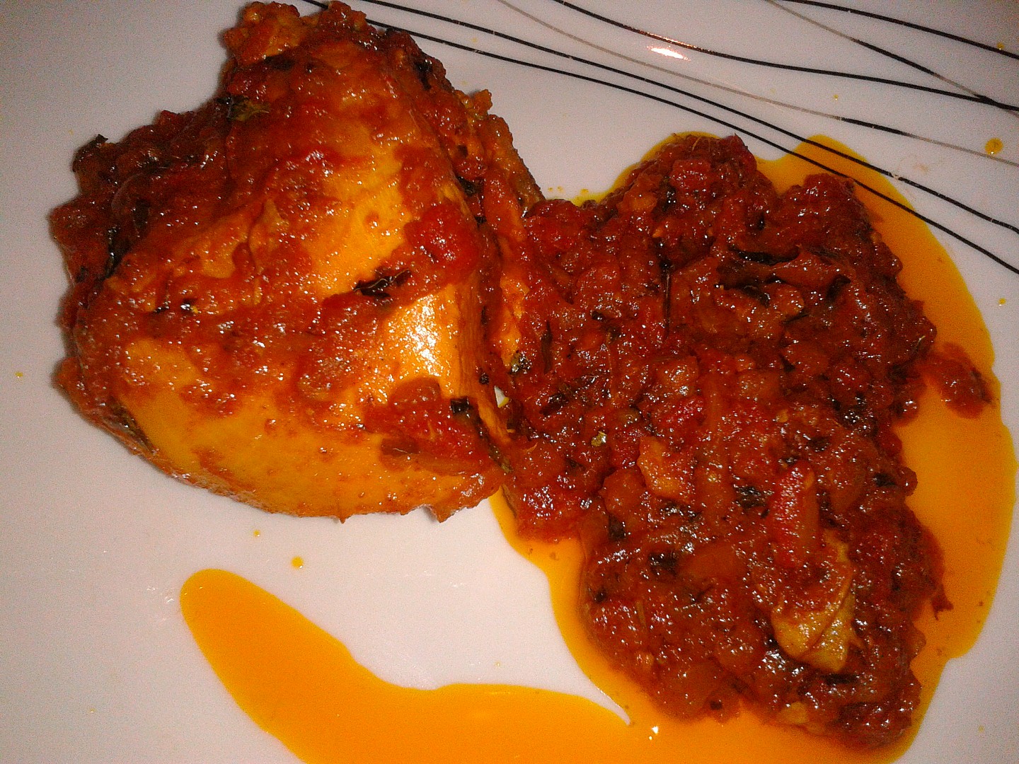 Kuře vařené ve woku s rajčatovou omáčkou a řeckým senem