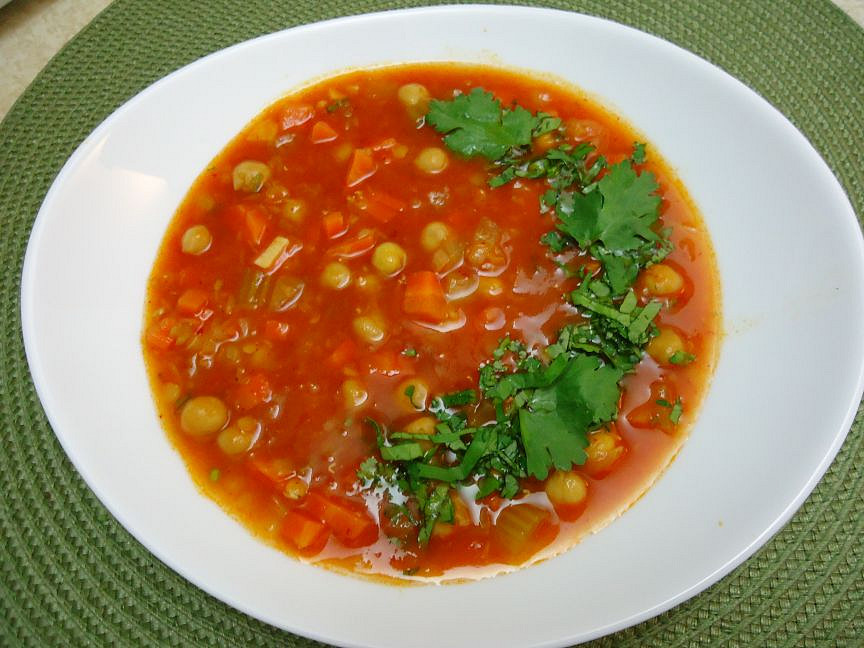 Marocká pikantní polévka s harissou