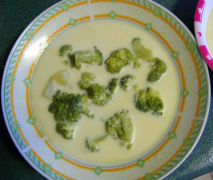Mléčná brokolicová polévka