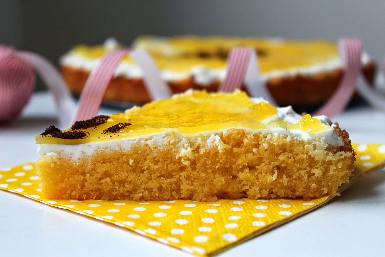 Polentový dort s tvarohem a pomerančovým želé