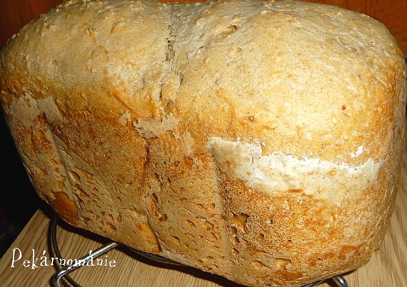 Pšenično–žitný chleba se sezamem