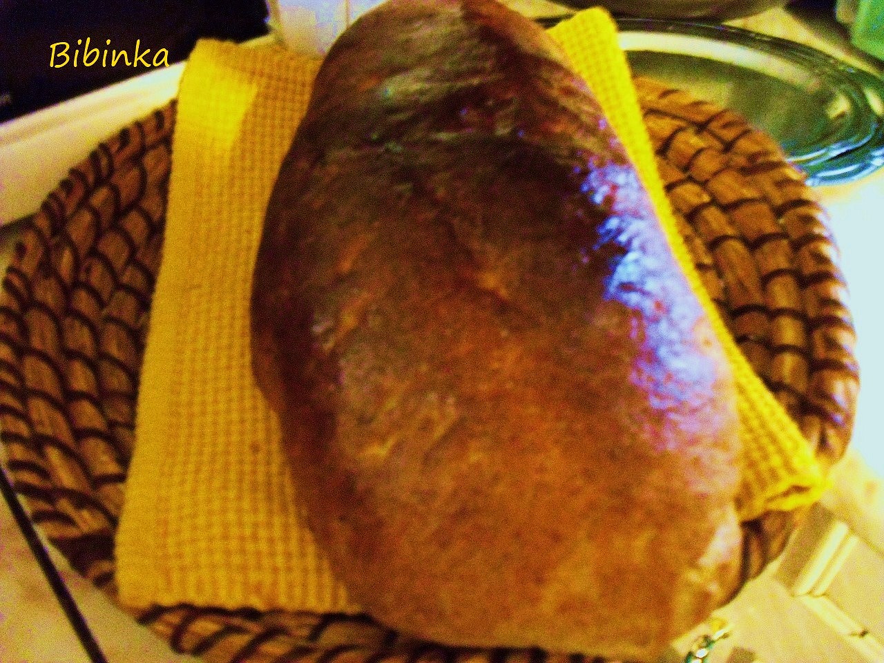 Škvarkovo-česnekový chléb