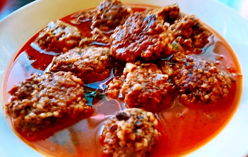 Sulu köfte - turecké masové kuličky v rajčatové omáčce