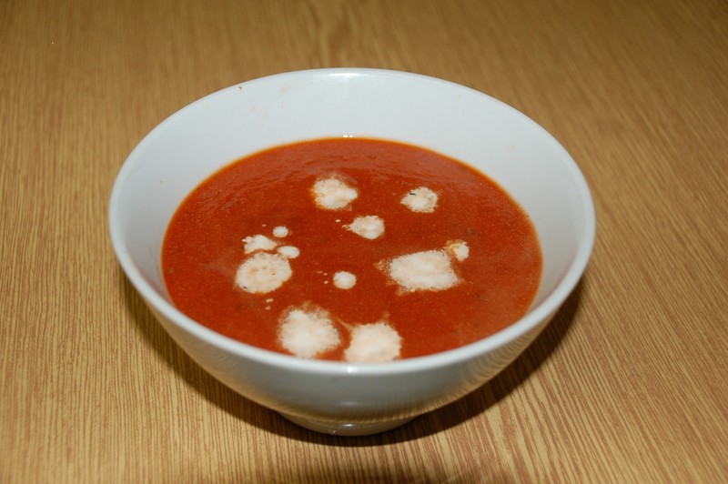 Tomatová polévka se smetanou