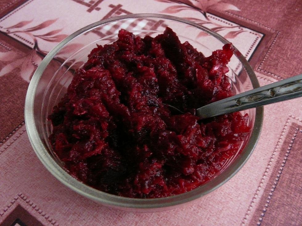 Vitamínový salát z pečené červené řepy